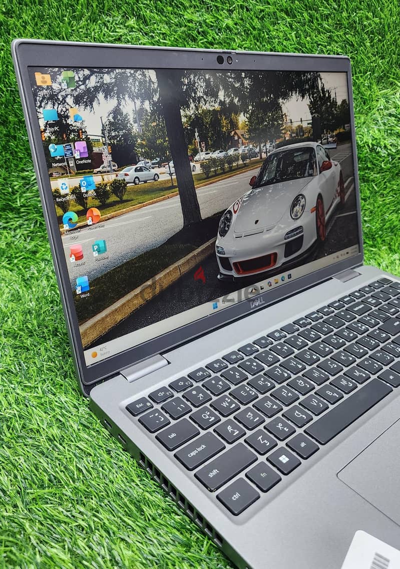 Dell latitude 5520 i7-11th 3.00Ghz  4gb iris xe graphics 1