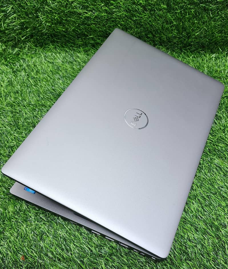 Dell latitude 5520 i7-11th 3.00Ghz  4gb iris xe graphics 3