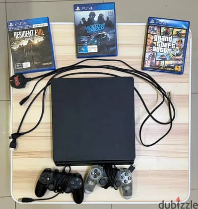 Ps4 slim 1TB with 2 controllers and 3 games in CD form
