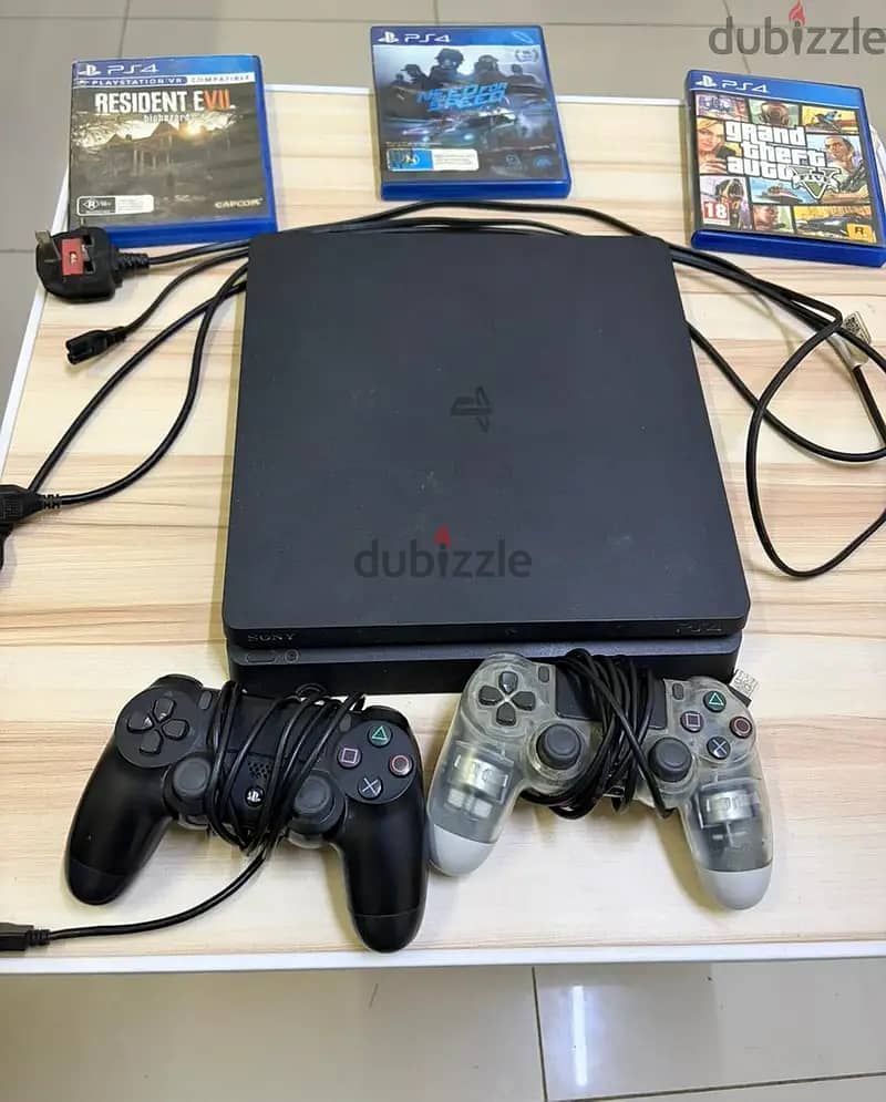 Ps4 slim 1TB with 2 controllers and 3 games in CD form 1