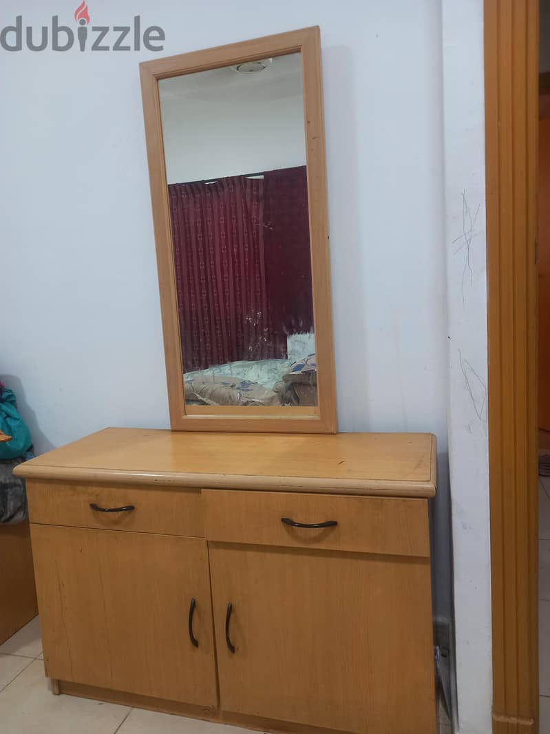 Dressing table urgent sale 1