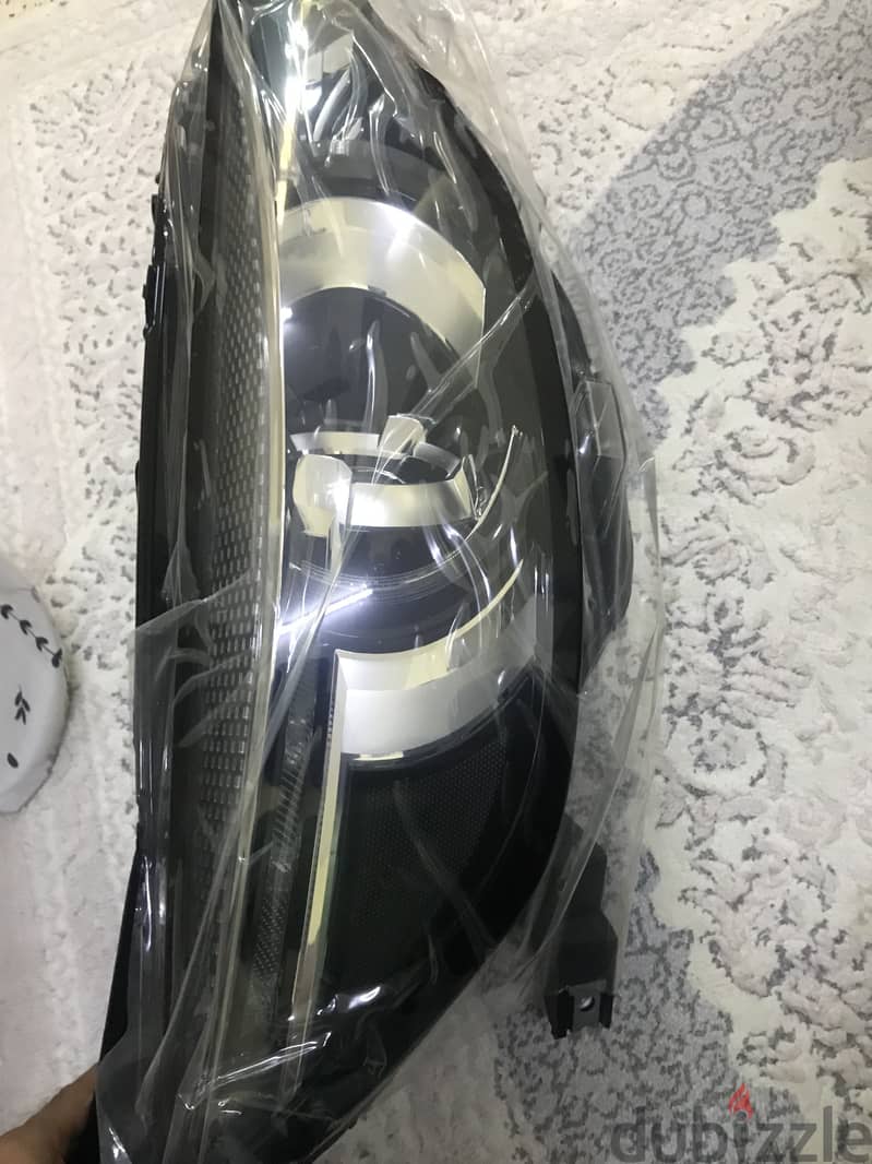 Left side MG6 headlight 1