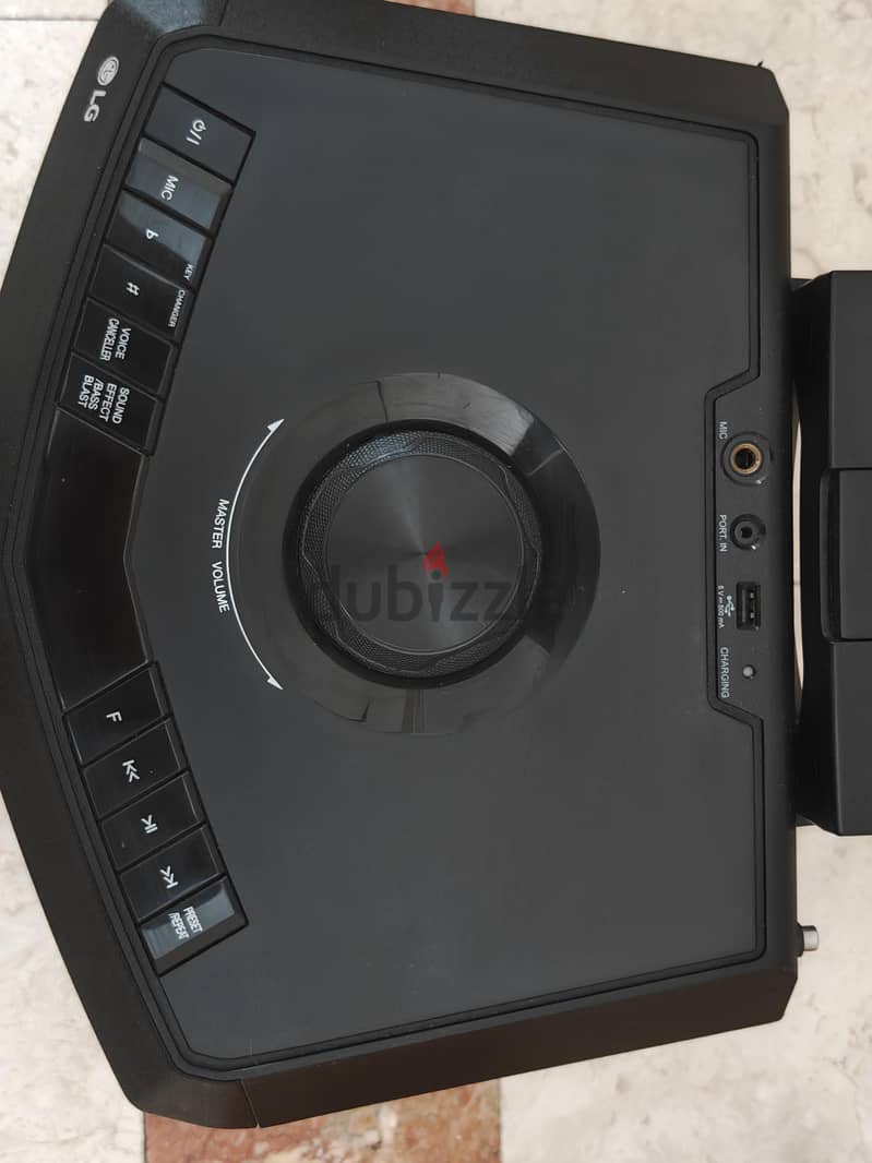 LG FH2 Bluetooth rechargable speaker 1
