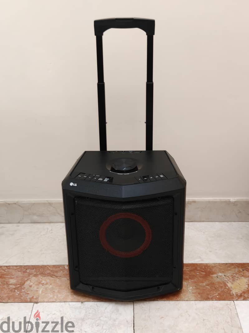 LG FH2 Bluetooth rechargable speaker 2
