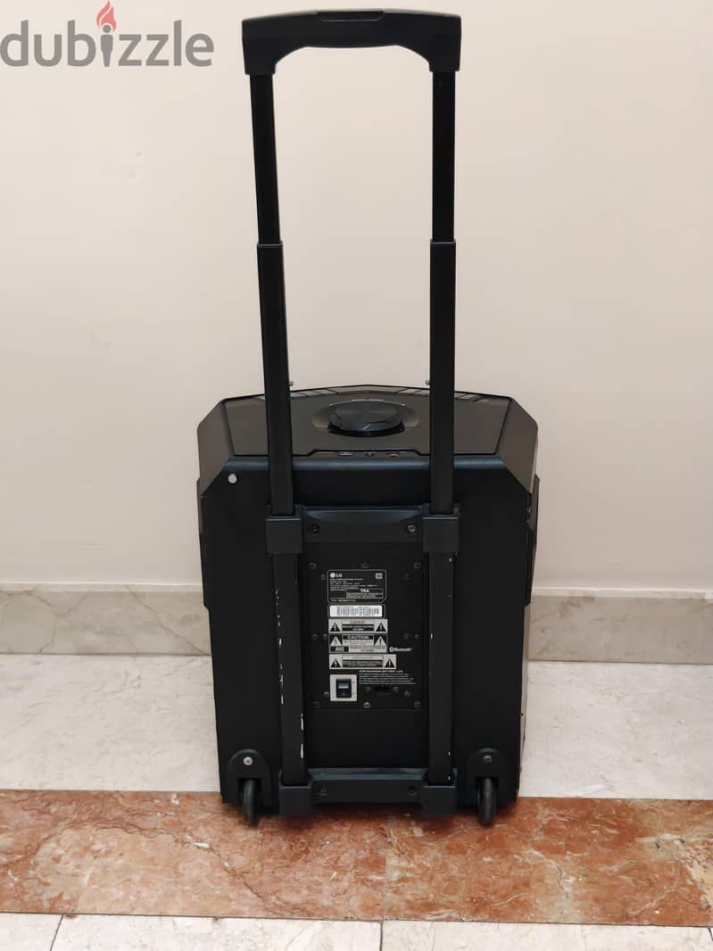 LG FH2 Bluetooth rechargable speaker 3