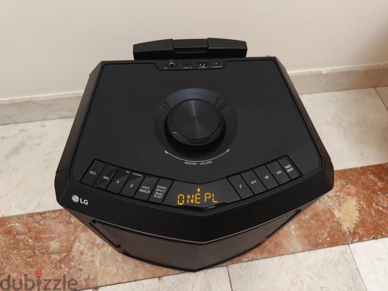 LG FH2 Bluetooth rechargable speaker 4
