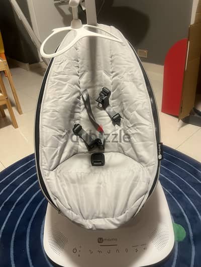 4moms Smart baby swing in Excellent