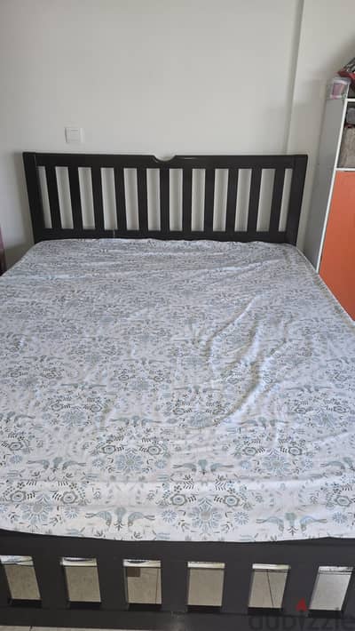 Queen size bed