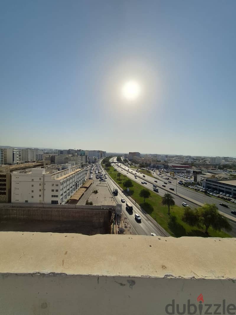 مساحه مفتوحه للإيجار في غلا علي شارع السلطان قابوس مباشر موقع استيراتيجي - Open Spac In Ghala FRent 11