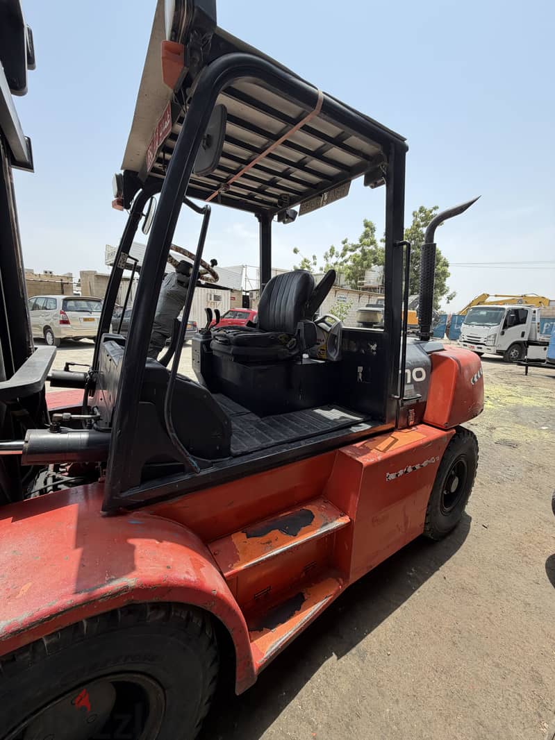 Forklift for rent daily & monthly 1