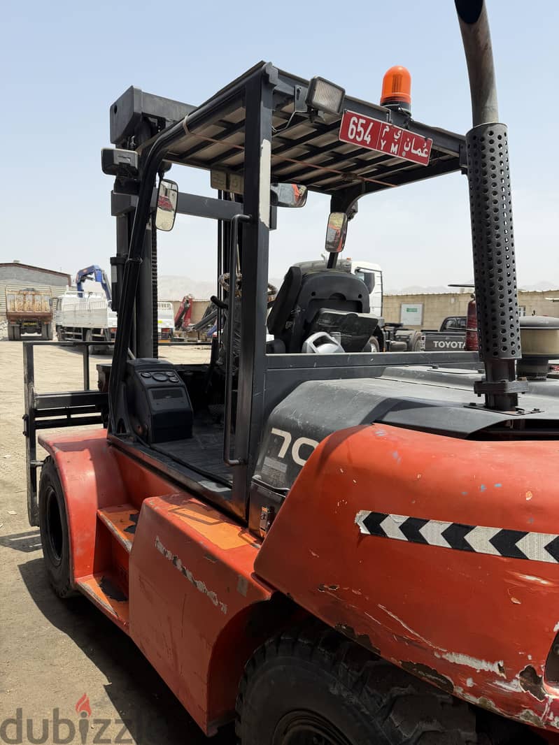 Forklift for rent daily & monthly 5