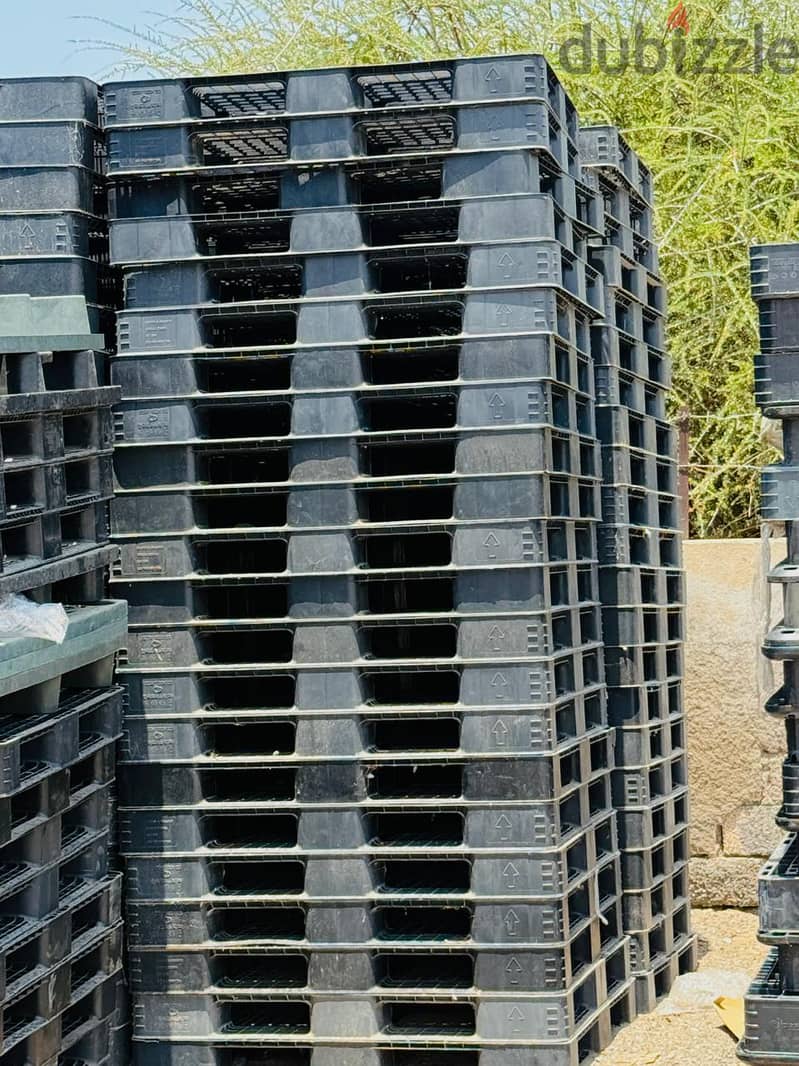 plastic and wooden pallet. drum. ibc tank 2