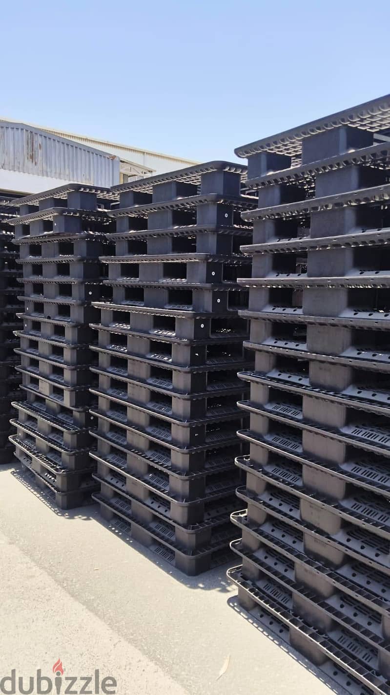 plastic and wooden pallet. drum. ibc tank 6