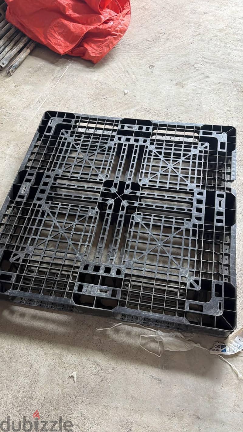 plastic and wooden pallet. drum. ibc tank 14