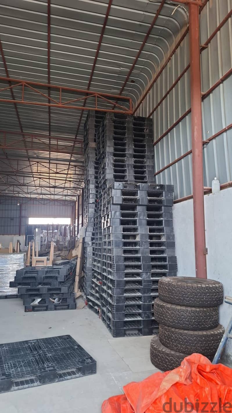 plastic and wooden pallet. drum. ibc tank 15