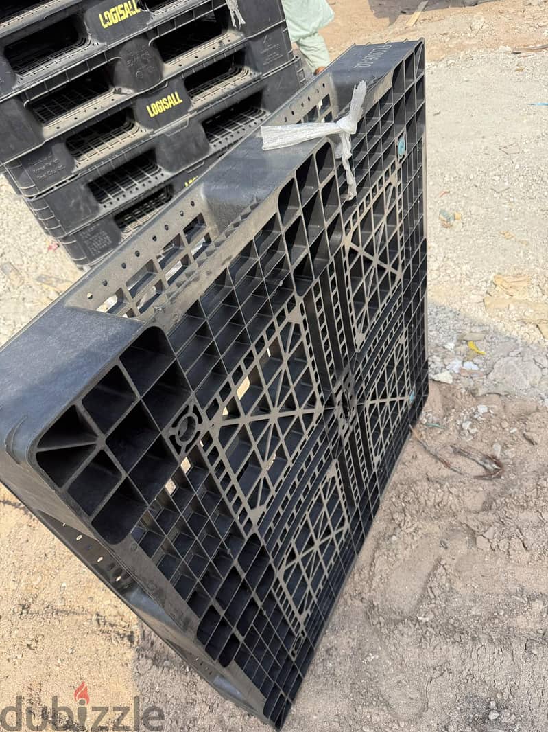 plastic and wooden pallet. drum. ibc tank 17