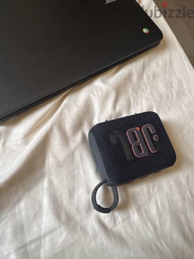 Jbl go4 speaker with laptop