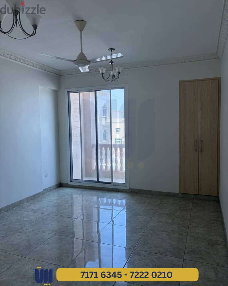 Office for rent in Ghubra - مكتب للأجار في الغبرة 7