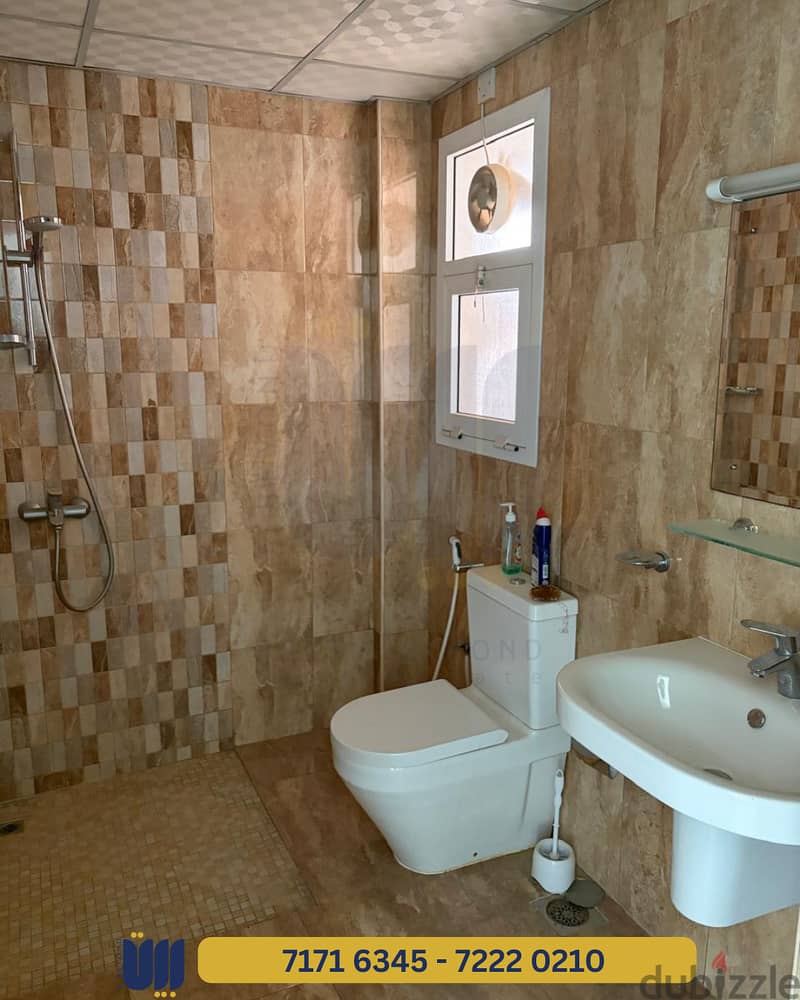 Office for rent in Ghubra - مكتب للأجار في الغبرة 8