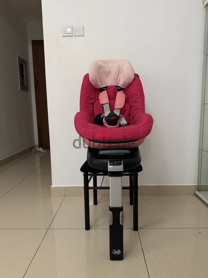 Maxi-Cosi  Car seat with familyfix ISOFIX 1