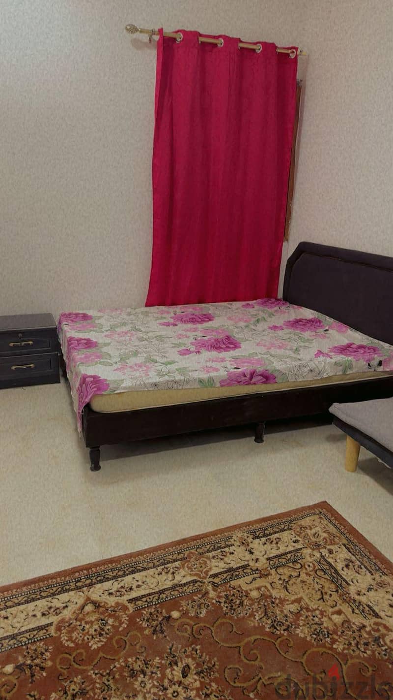 studio for rent in alkhwier 4