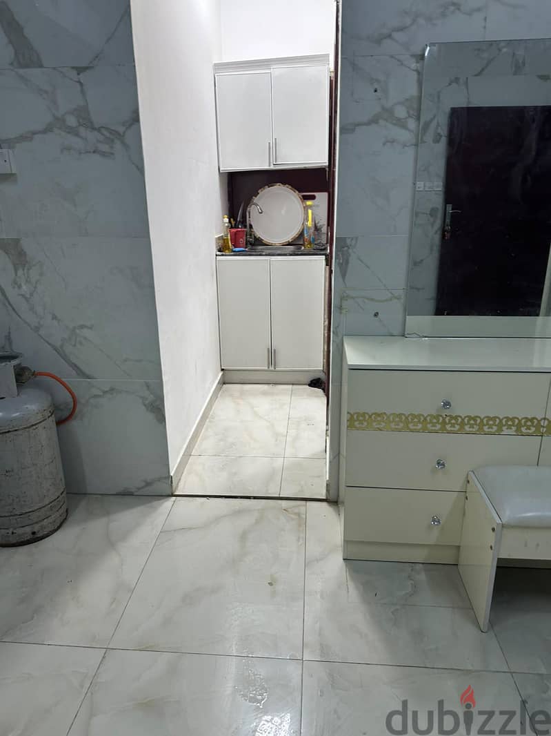 studio for rent in alkhwier 5