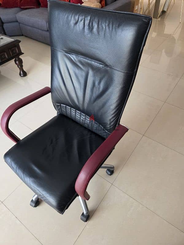 Revolving Executive Office Chair 1