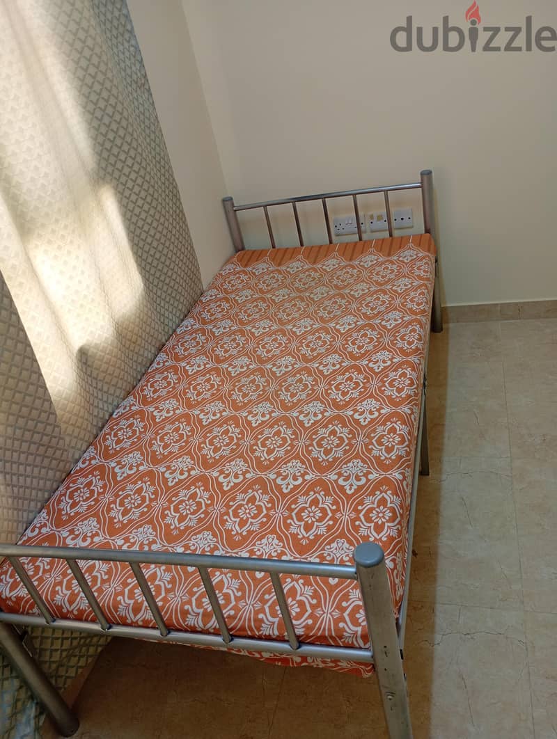 single Beth with mattress 2