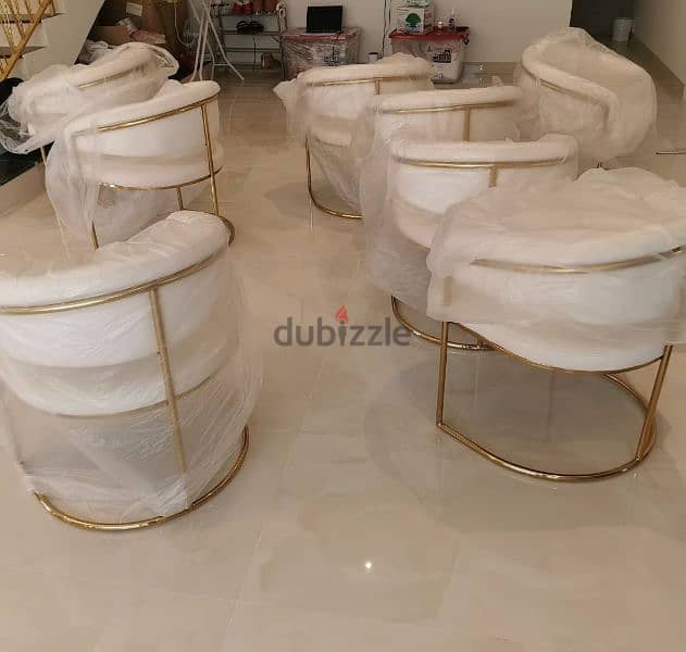 urgent sale luxury Dinning table (unused)instalments 1