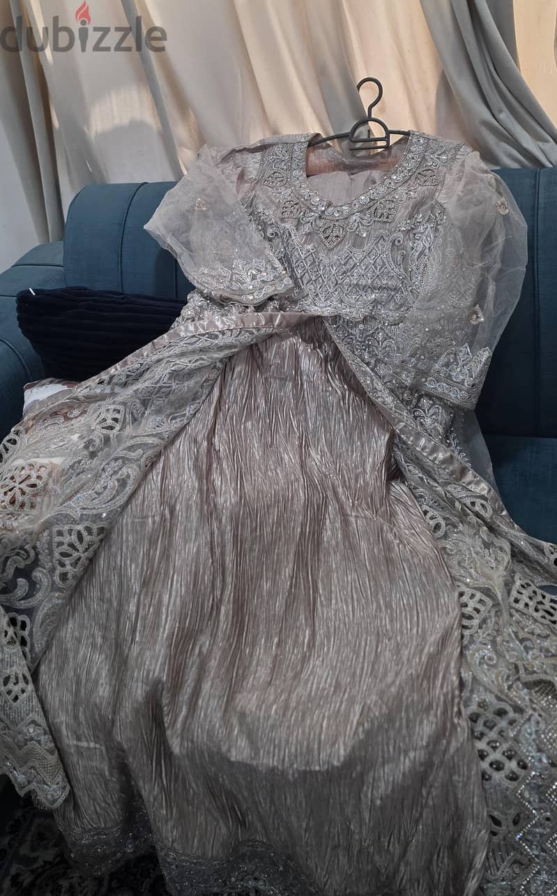 new maxi for sale wore only 3 hours 2