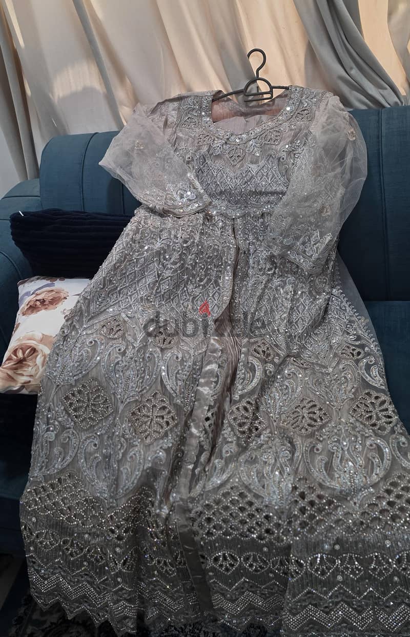 new maxi for sale wore only 3 hours 4