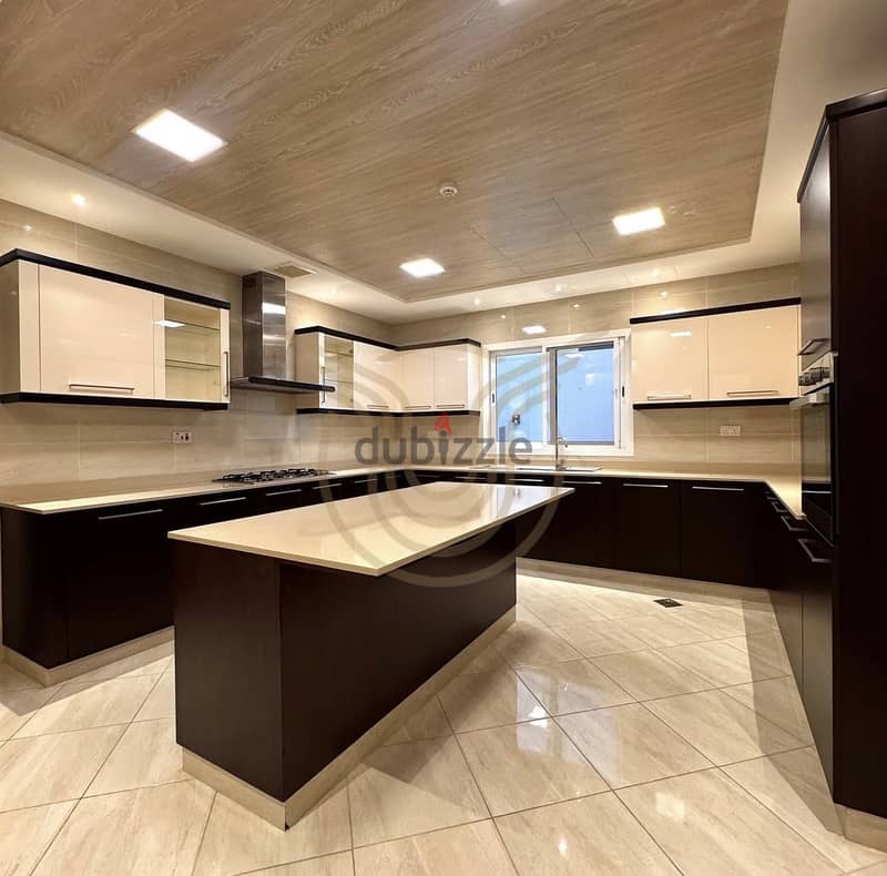 MADINAT AL ILAM | LUXURIOUS 4+1 COMPOUND VILLA WITH SEA VIEW 3