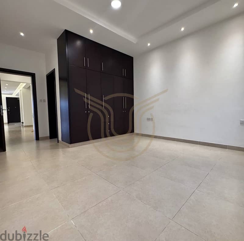 MADINAT AL ILAM | LUXURIOUS 4+1 COMPOUND VILLA WITH SEA VIEW 9