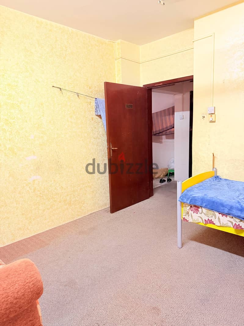 SINGLE SHARING ROOM AVAILABLE RUWI CBD 3
