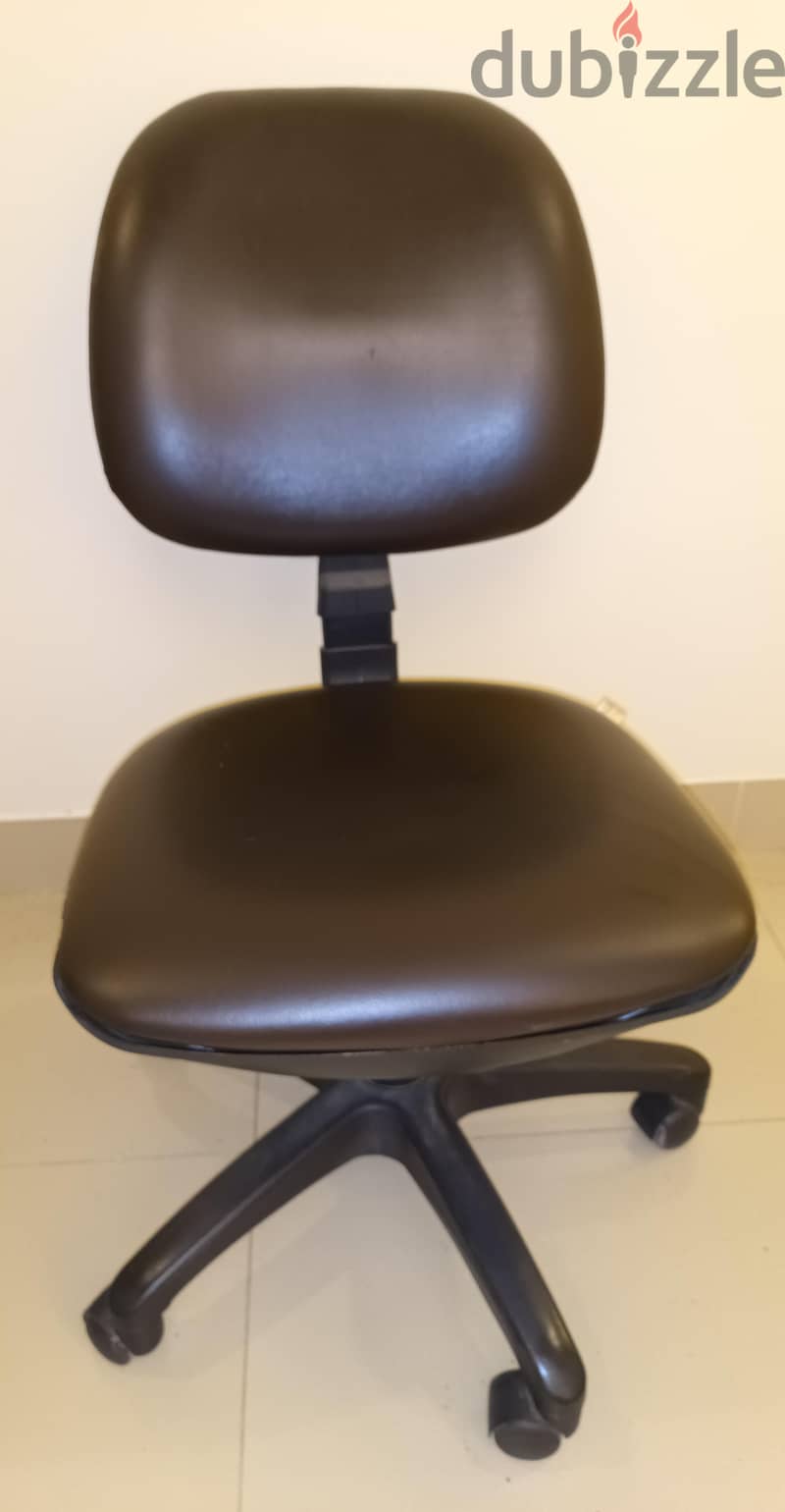 Desk chair 1