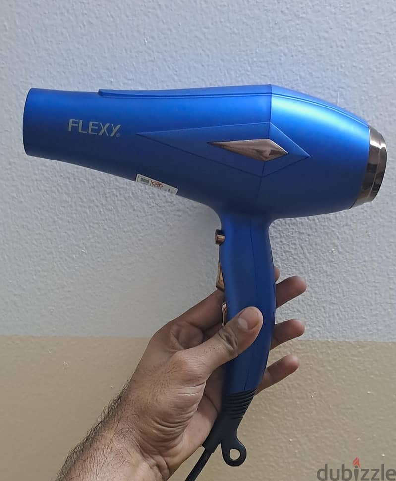 Flexy Hair Dryer two pieces in 9 omr 2