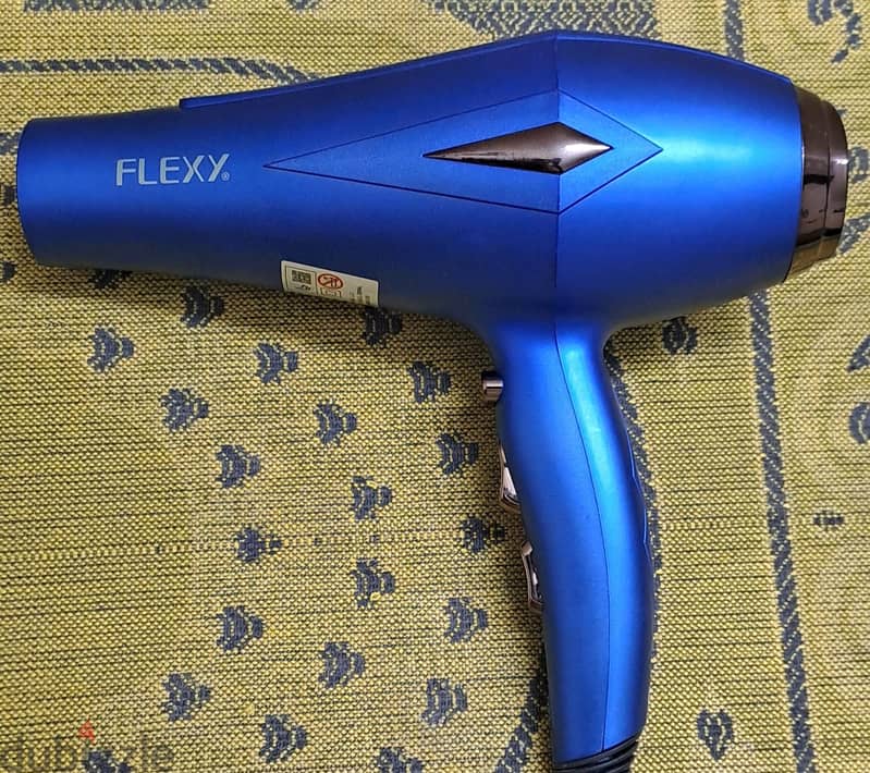 Flexy Hair Dryer two pieces in 9 omr 3