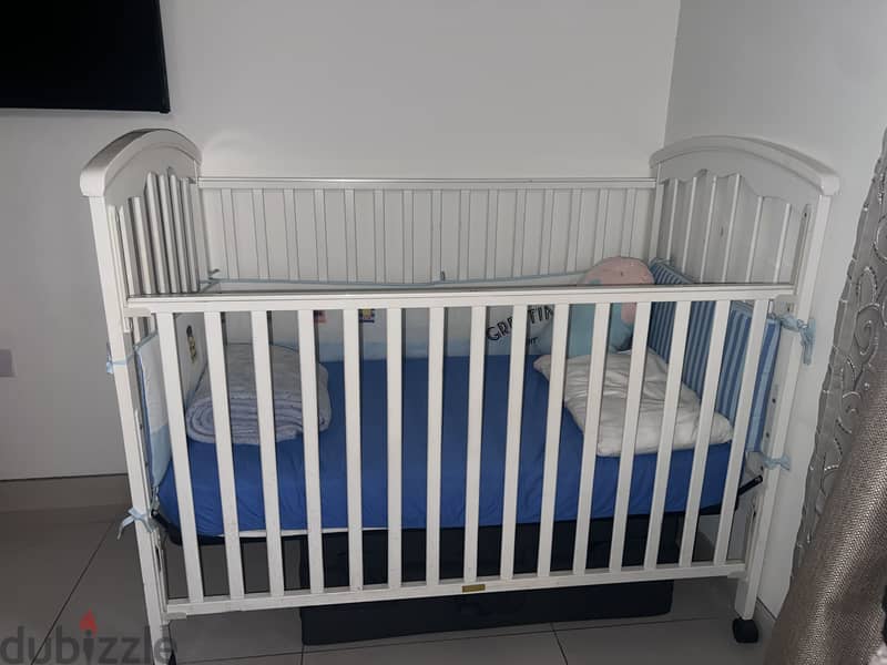 Juniors baby crib 1