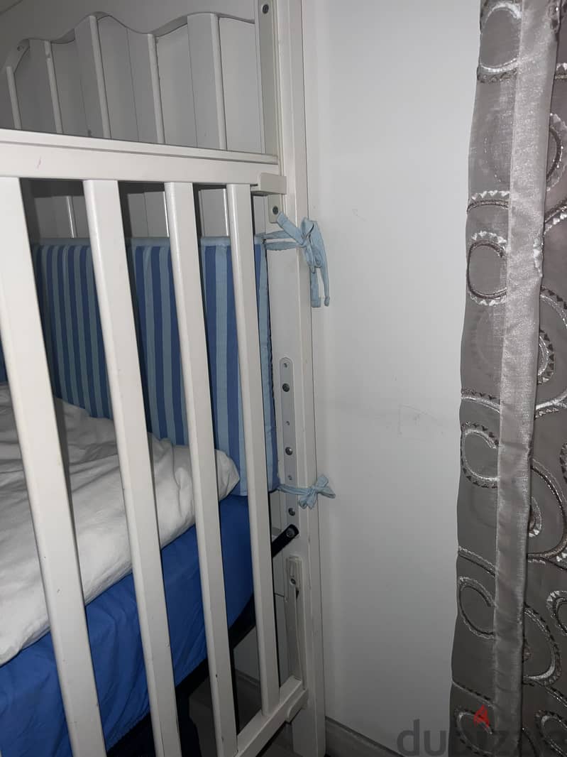 Juniors baby crib 2