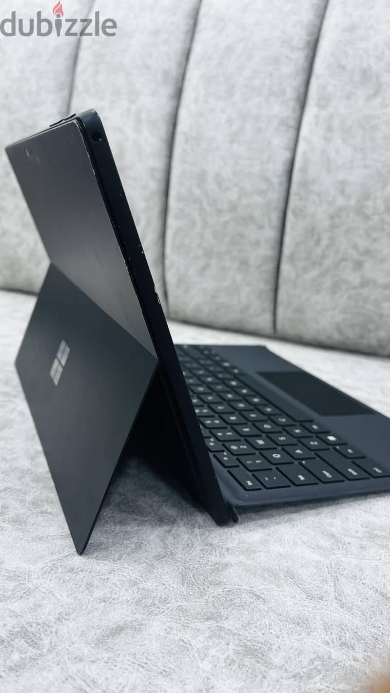 / microsoft surface pro 6  8 RAM  256 SSD Intel core i5 1