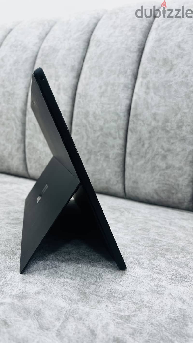 / microsoft surface pro 6  8 RAM  256 SSD Intel core i5 2