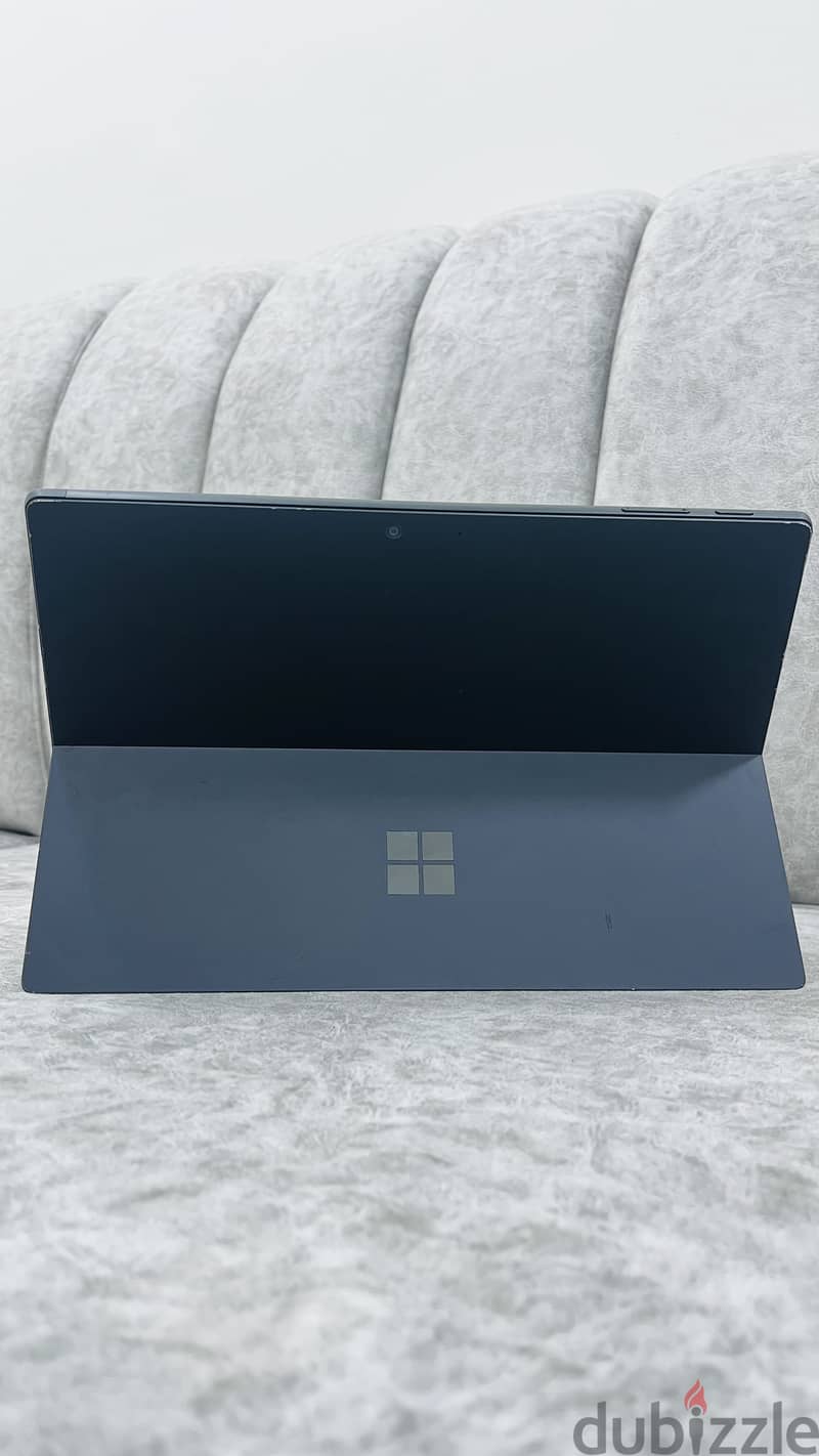 / microsoft surface pro 6  8 RAM  256 SSD Intel core i5 3