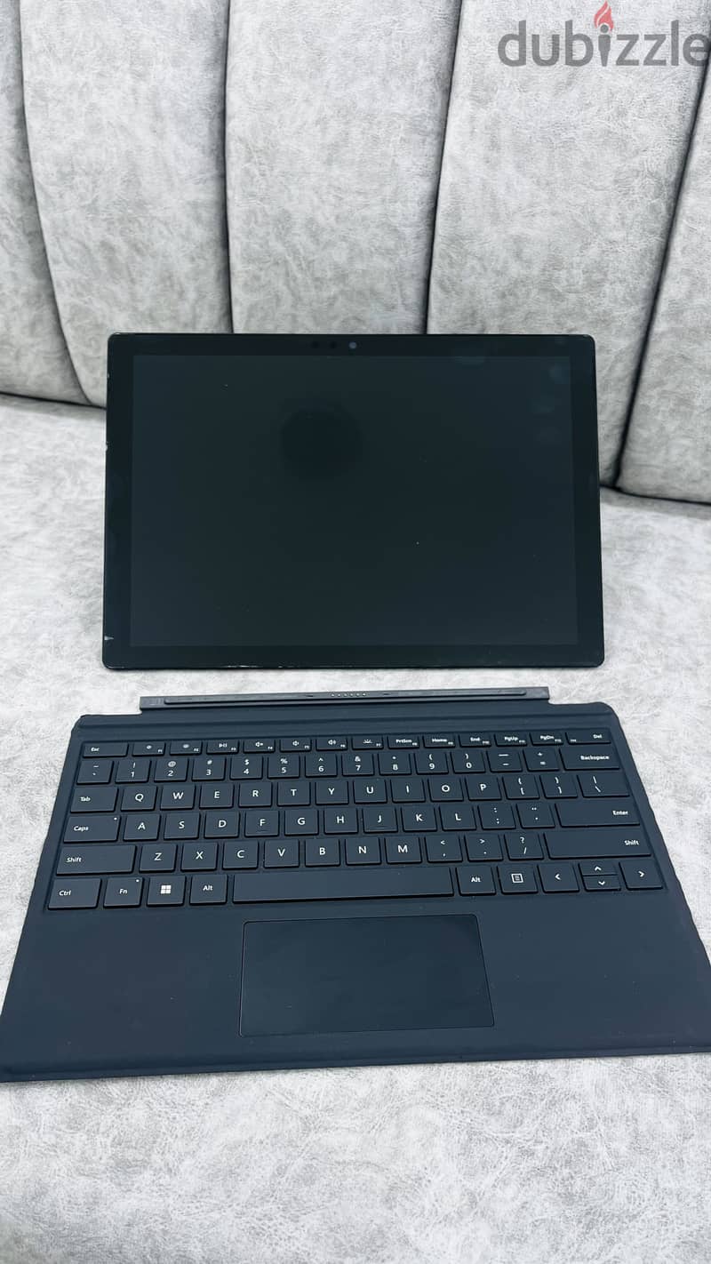 / microsoft surface pro 6  8 RAM  256 SSD Intel core i5 4