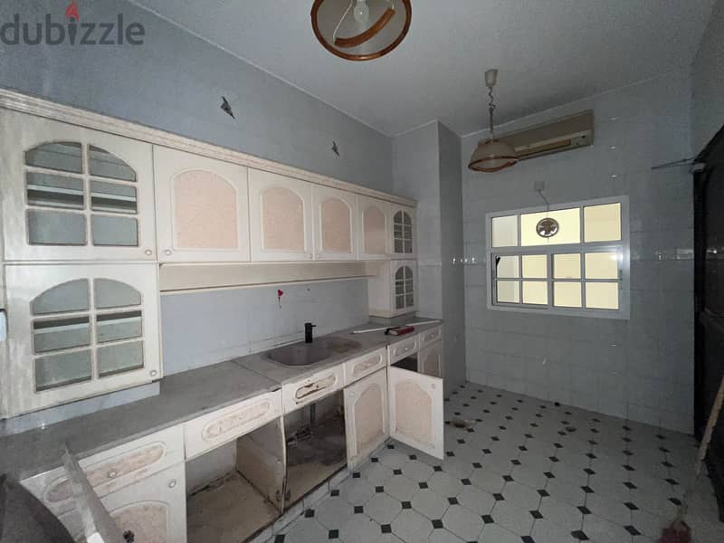 4 BR + Maid’s Room Spacious Villa in Ghubra 8