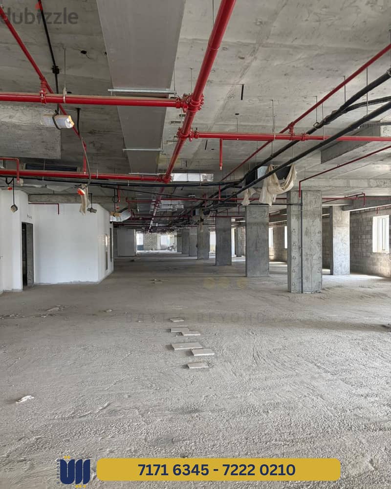 Showroom for rent in Ghubra - صالة عرض للأجار في الغبرة 4
