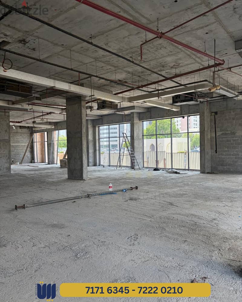 Showroom for rent in Ghubra - صالة عرض للأجار في الغبرة 6