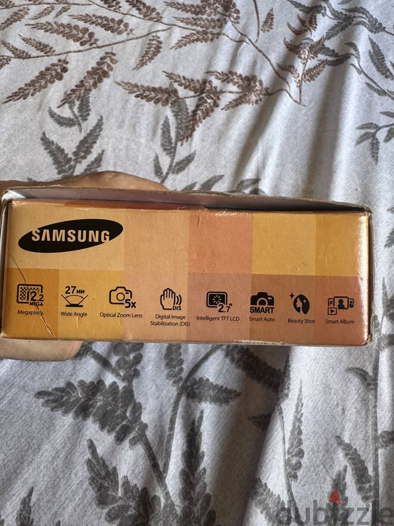 Samsung ES70 12.2MP Digital compact camera + all accessories and bag 4