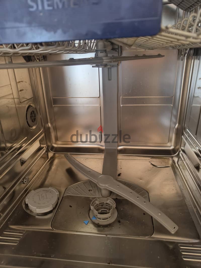 dishwasher in very good condition overall 2