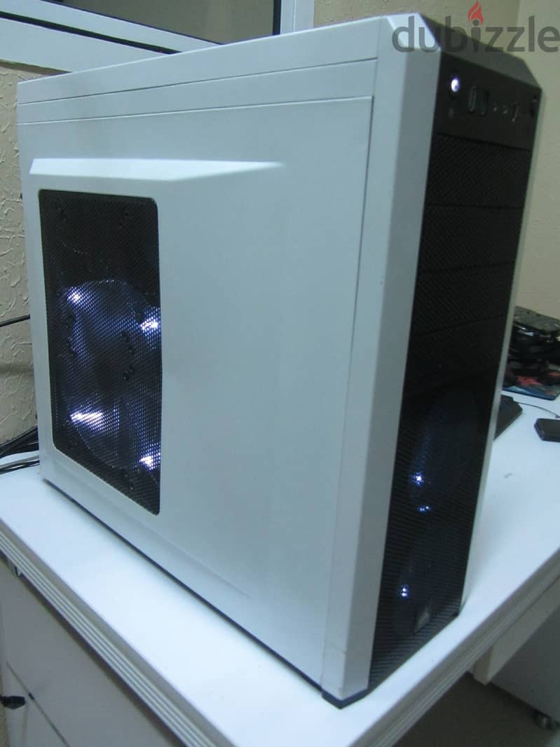 PC : Intel I7 4770 + R9 290X + 16GB RAM 3