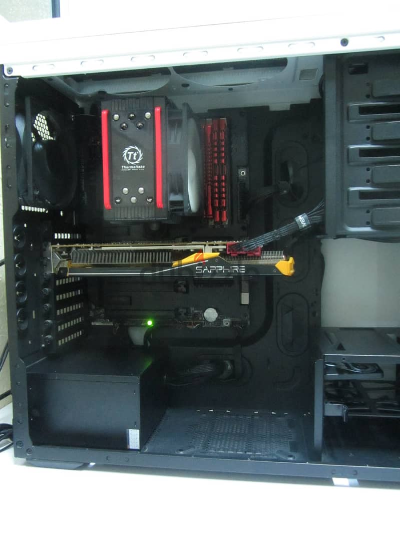 PC : Intel I7 4770 + R9 290X + 16GB RAM 5